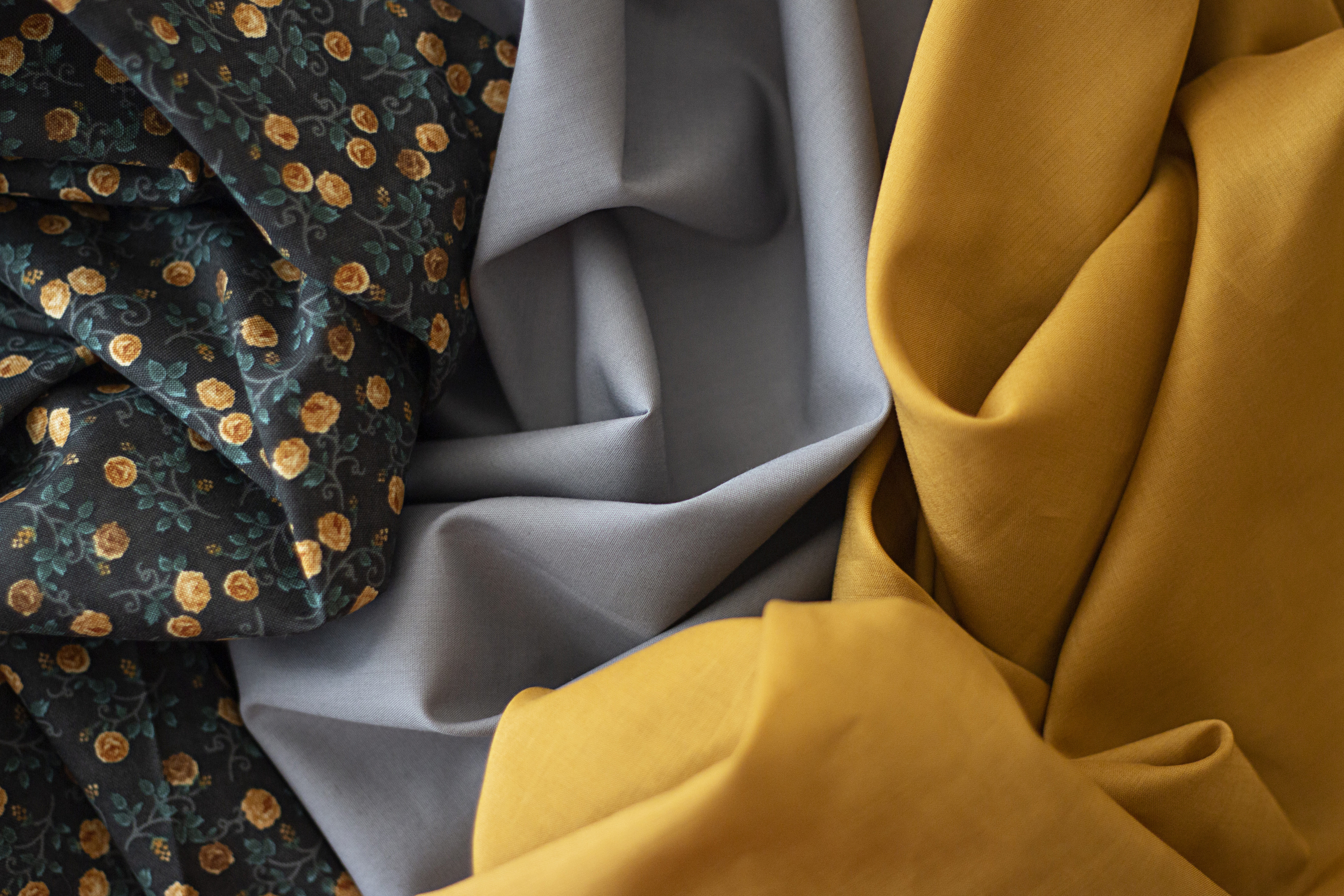 Perbedaan Antara Kain Knitting & Kain Weaving: Dua Jenis Kain Populer dalam Industri Tektil