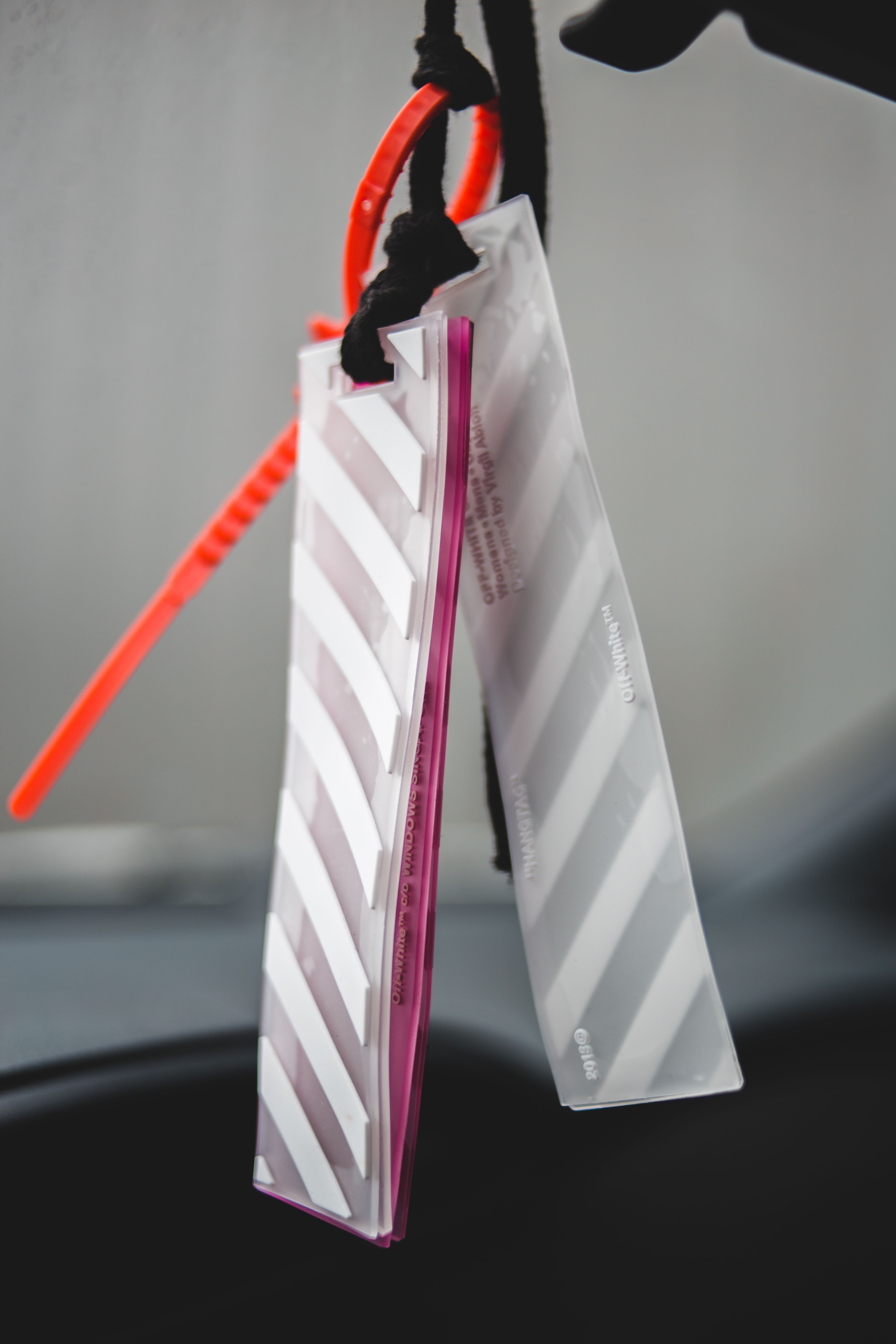 Apa Itu Warna Off-White? Kenapa Semakin Populer di Dunia Fashion?